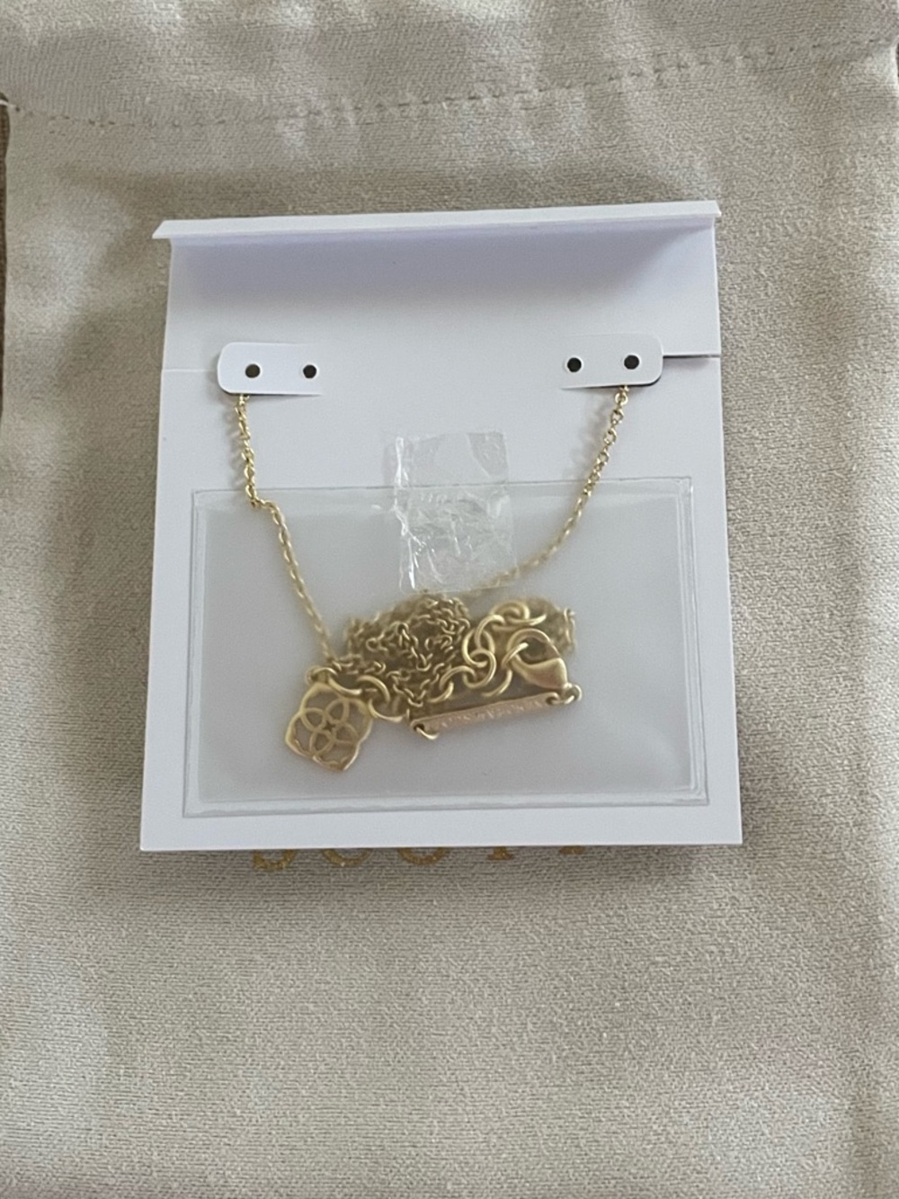 NWOT Elisa Green Necklace in Emerald Cat’s Eye - Picture 3 of 3